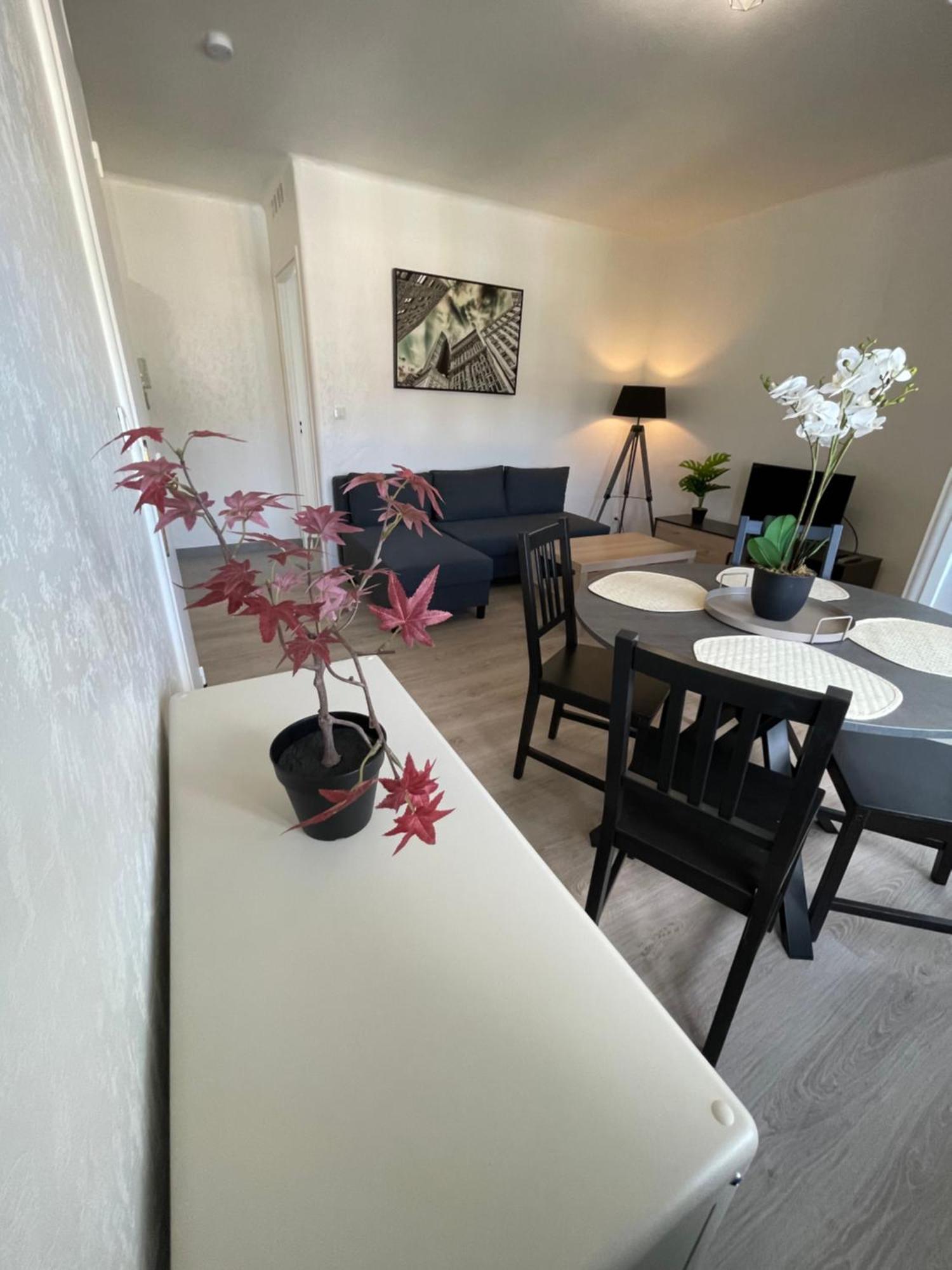 Appartement Renove Tout Equipe, Centre Ville, Proche De La Gare Et Commerce Flers (Orne) Exterior foto