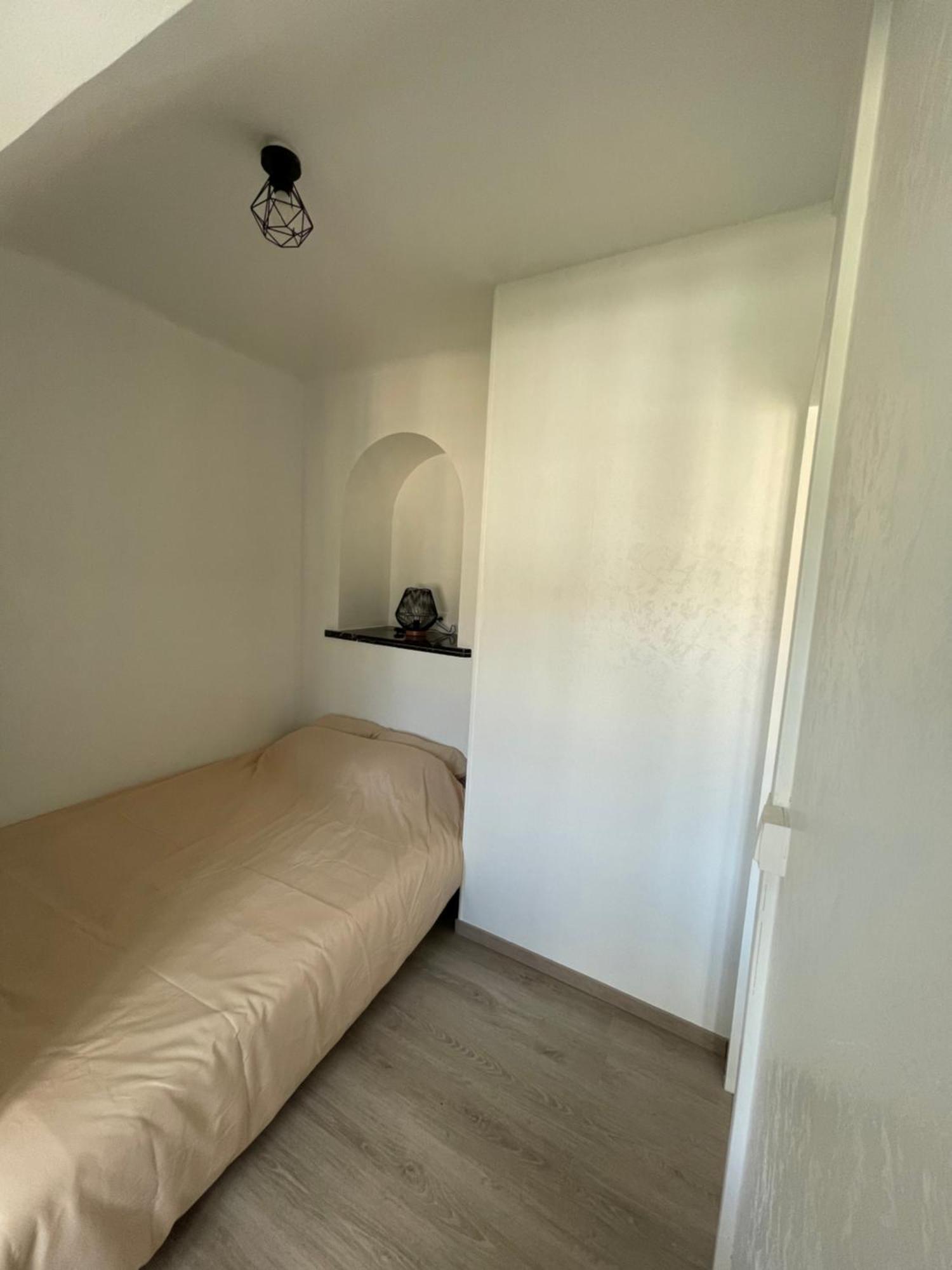 Appartement Renove Tout Equipe, Centre Ville, Proche De La Gare Et Commerce Flers (Orne) Exterior foto