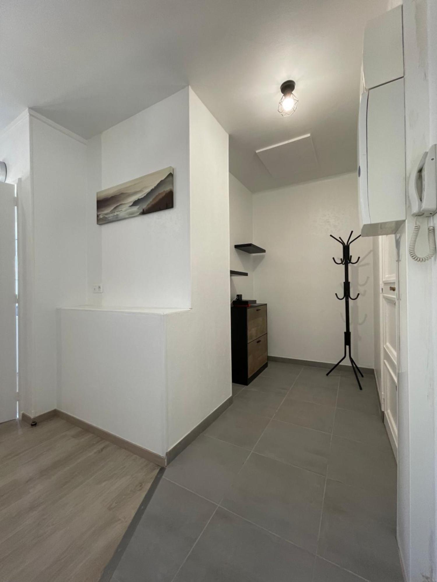 Appartement Renove Tout Equipe, Centre Ville, Proche De La Gare Et Commerce Flers (Orne) Exterior foto