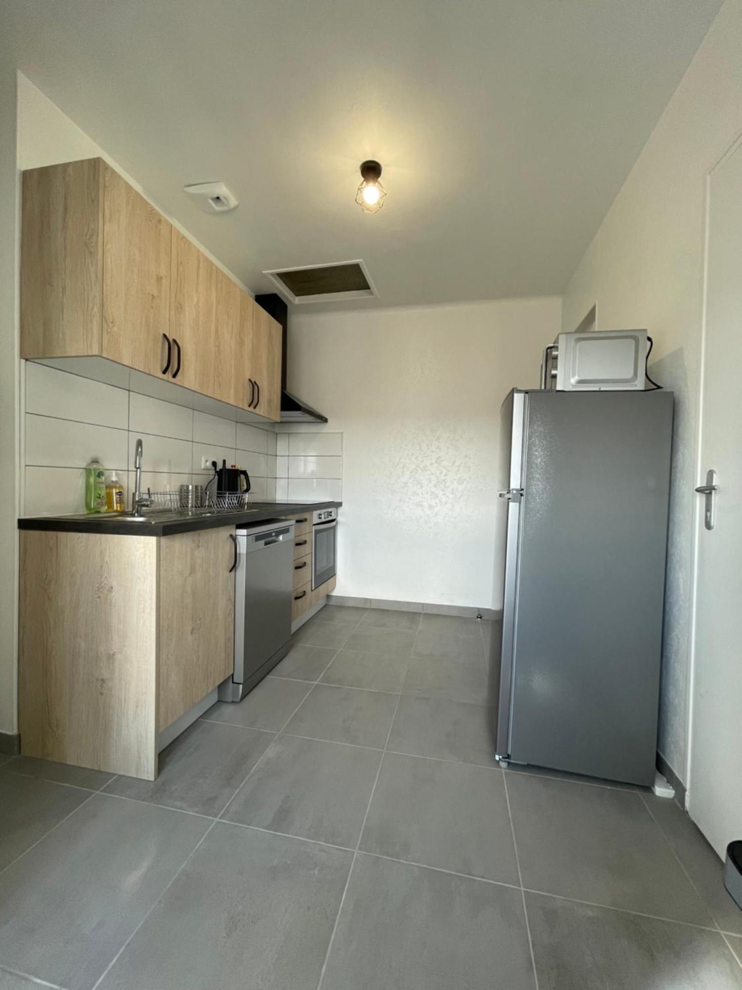 Appartement Renove Tout Equipe, Centre Ville, Proche De La Gare Et Commerce Flers (Orne) Exterior foto